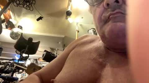 Snapshot of fignutz69 chatting on September 24, 8:21 am fignutz69 online show from September 24, 8:21 am