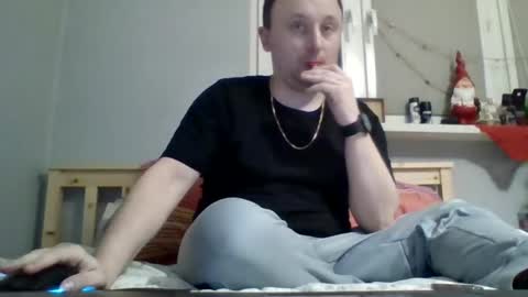 Snapshot of filipek757 chatting on January 6, 9:43 pm filipek757 online show from January 6, 9:43 pm