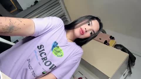 Snapshot of filipina_demure chatting on December 5, 7:11 pm Sandy online show from December 5, 7:11 pm