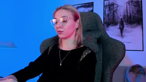 cap and Lana  online show from March 6, 8:52 am