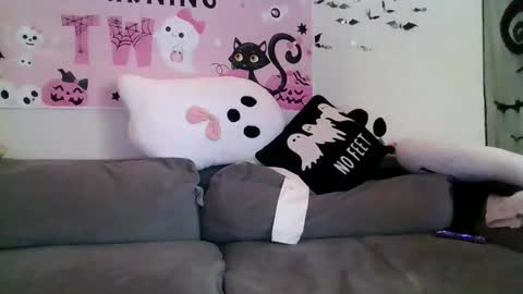 MilfnDaddy online show from October 18, 5:00 am