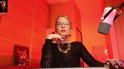 Lady online show from April 14, 6:00 pm