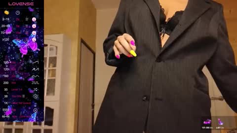 Snapshot of findom_lady_shine chatting on September 20, 9:40 pm Lady online show from September 20, 9:40 pm