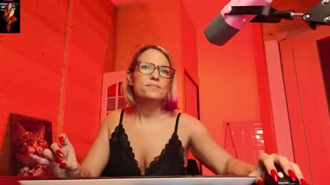 Lady online show from April 10, 6:12 pm