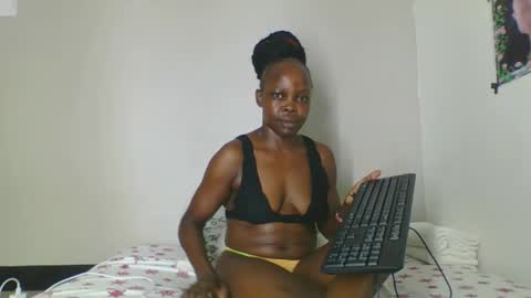 Snapshot of fine_melanin chatting on October 12, 7:49 pm caro online show from October 12, 7:49 pm