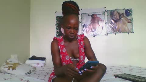 Snapshot of fine_melanin chatting on October 9, 8:20 am caro online show from October 9, 8:20 am