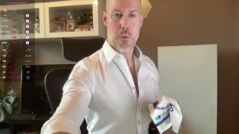 Snapshot of fit_rubinho chatting on February 5, 9:04 am Rubn online show from February 5, 9:04 am