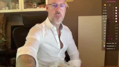 Snapshot of fit_rubinho chatting on September 9, 7:41 am Rubn online show from September 9, 7:41 am