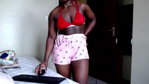 Snapshot of fitblair66_ chatting on February 17, 3:00 pm fitblair66_ online show from February 17, 3:00 pm