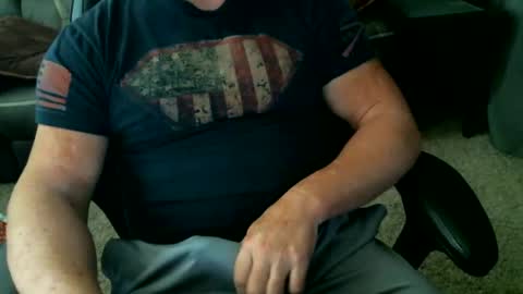 Snapshot of fitguy40 chatting on December 11, 9:01 pm fitguy40 online show from December 11, 9:01 pm