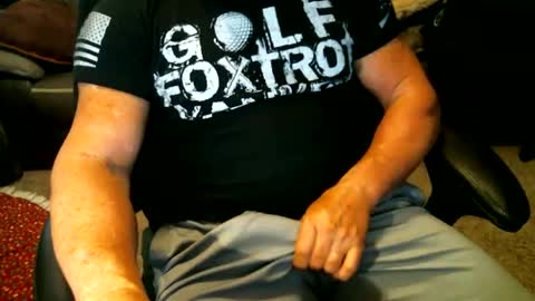 Snapshot of fitguy40 chatting on December 4, 7:50 pm fitguy40 online show from December 4, 7:50 pm
