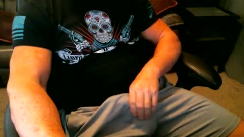 Snapshot of fitguy40 chatting on January 27, 8:17 pm fitguy40 online show from January 27, 8:17 pm