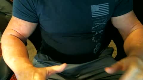Snapshot of fitguy40 chatting on December 2, 10:40 pm fitguy40 online show from December 2, 10:40 pm