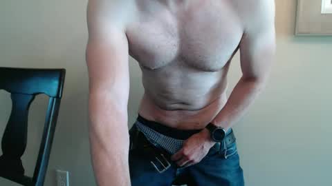 fithubby80 online show from April 7, 10:56 pm