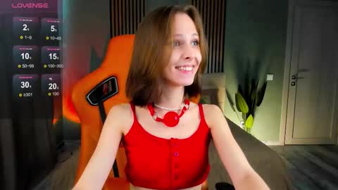 Snapshot of fixielu chatting on September 13, 3:31 am im Linda please give me thumbs up online show from September 13, 3:31 am