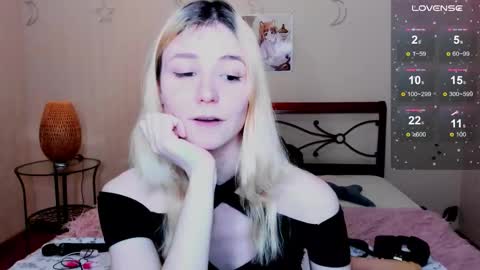 Snapshot of fleximona chatting on October 12, 3:26 pm FlexiMona online show from October 12, 3:26 pm
