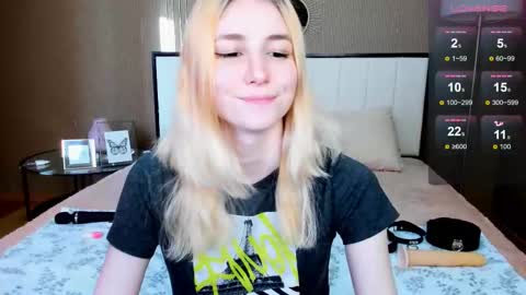 Snapshot of fleximona chatting on October 17, 9:35 am FlexiMona online show from October 17, 9:35 am