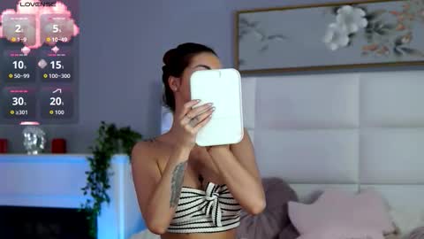 Snapshot of flirty_fawn chatting on October 7, 2:18 am Ana online show from October 7, 2:18 am