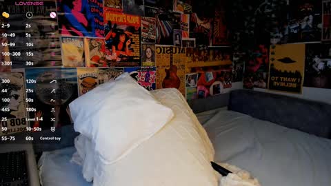 Snapshot of flirtykitty_ chatting on March 9, 12:10 am Emely online show from March 9, 12:10 am