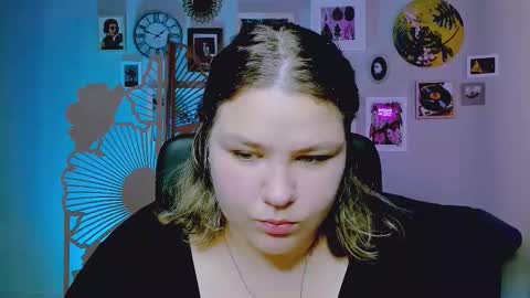 Snapshot of florenceanderson_ chatting on October 6, 9:27 am florenceanderson_ online show from October 6, 9:27 am