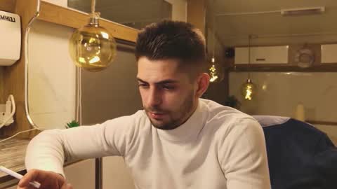 independent model online show from March 2, 4:35 pm