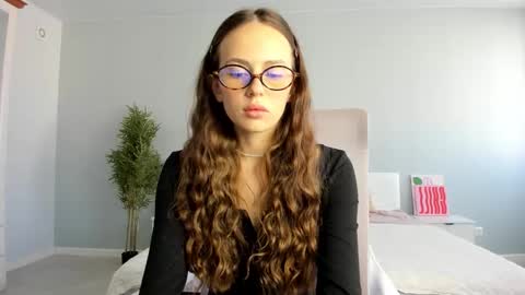 Snapshot of fox_beauty chatting on October 1, 1:59 am Kira online show from October 1, 1:59 am