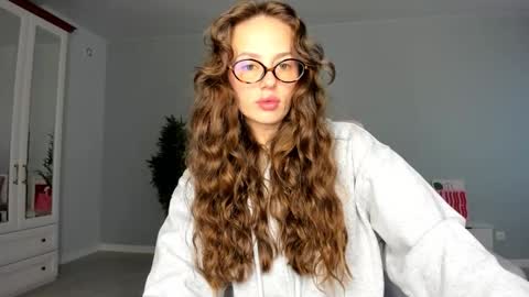 Snapshot of fox_beauty chatting on September 29, 12:53 am Kira online show from September 29, 12:53 am