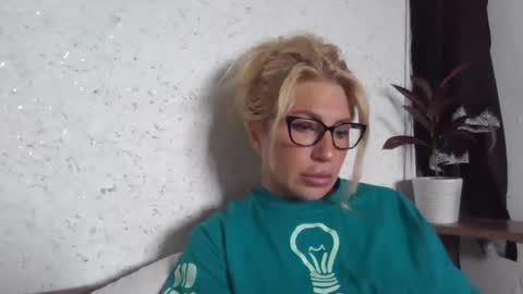 Snapshot of fox_red_lady7 chatting on September 29, 8:24 am fox_red_lady7 online show from September 29, 8:24 am