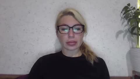 Snapshot of fox_red_lady7 chatting on October 13, 7:05 pm fox_red_lady7 online show from October 13, 7:05 pm