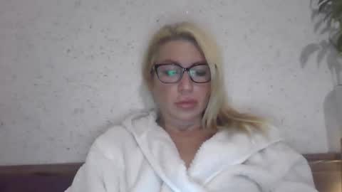 Snapshot of fox_red_lady7 chatting on October 16, 9:24 pm fox_red_lady7 online show from October 16, 9:24 pm