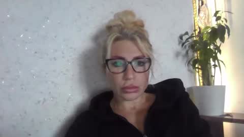 Snapshot of fox_red_lady7 chatting on October 20, 9:58 am fox_red_lady7 online show from October 20, 9:58 am