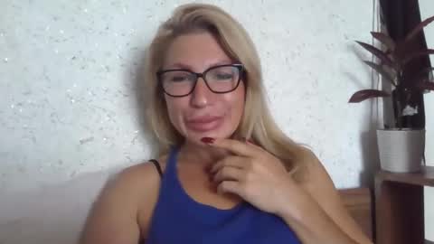 Snapshot of fox_red_lady7 chatting on September 27, 8:12 am fox_red_lady7 online show from September 27, 8:12 am