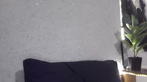 Snapshot of fox_red_lady7 chatting on February 25, 6:23 pm fox_red_lady7 online show from February 25, 6:23 pm
