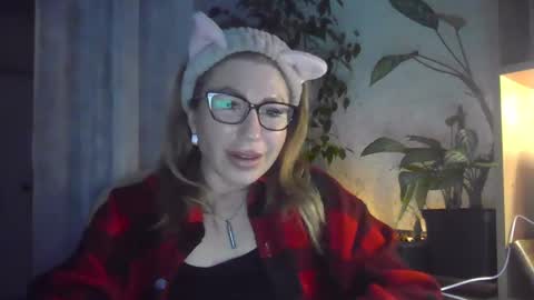 Snapshot of fox_red_lady7 chatting on March 1, 3:49 pm fox_red_lady7 online show from March 1, 3:49 pm