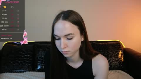 Snapshot of foxxy_girl_ chatting on September 16, 12:29 pm andice online show from September 16, 12:29 pm