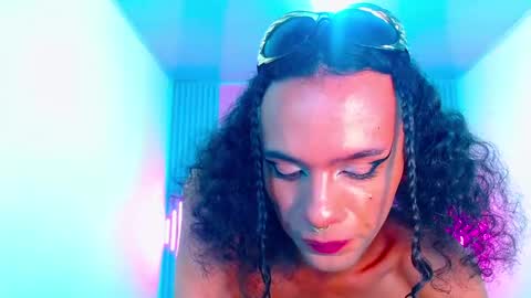 Snapshot of foxy_ella chatting on December 12, 7:04 pm Ella online show from December 12, 7:04 pm