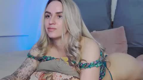 Foxy Kimmi online show from March 31, 6:25 am