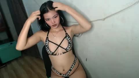 Snapshot of foxygoddess19 chatting on January 28, 1:59 pm foxygoddess19 online show from January 28, 1:59 pm