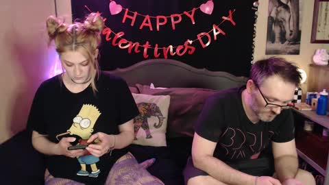 Snapshot of foxymalloryknoxy69 chatting on February 15, 8:00 am Mallory Koxx online show from February 15, 8:00 am