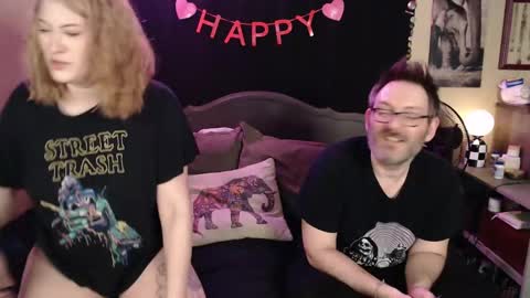 Snapshot of foxymalloryknoxy69 chatting on February 27, 5:37 pm Mallory Koxx online show from February 27, 5:37 pm