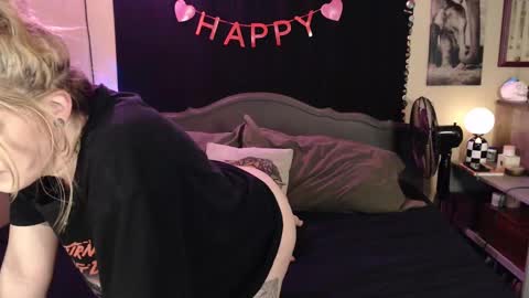 Snapshot of foxymalloryknoxy69 chatting on February 20, 7:34 am Mallory Koxx online show from February 20, 7:34 am