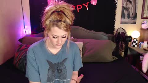 Snapshot of foxymalloryknoxy69 chatting on March 1, 8:02 am Mallory Koxx online show from March 1, 8:02 am