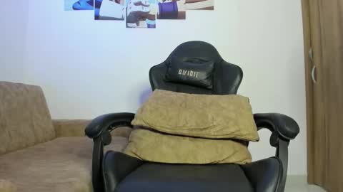 IM FRAIDER online show from March 24, 2:45 pm