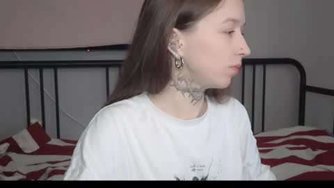 fran_bow online show from March 19, 11:26 am