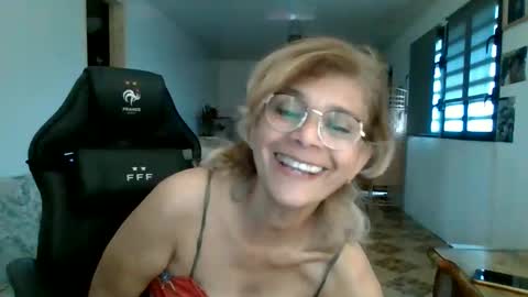 Snapshot of francelune chatting on September 28, 12:47 pm francelune online show from September 28, 12:47 pm