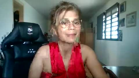 Snapshot of francelune chatting on October 19, 11:04 am francelune online show from October 19, 11:04 am