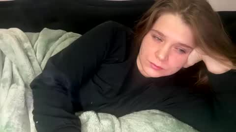 francescafey online show from December 3, 8:11 am