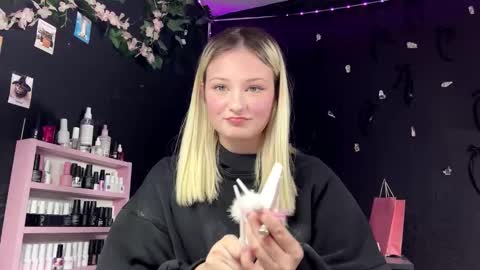 Liza online show from March 19, 8:47 pm