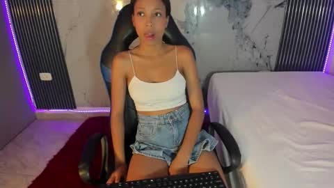 Laura online show from September 10, 7:37 pm