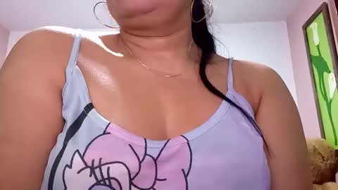 Snapshot of francy_froz chatting on October 18, 4:05 am francy froz online show from October 18, 4:05 am